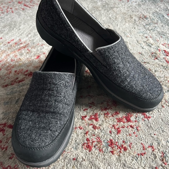 Chaco loafers woman’s 11 black like new - Picture 2 of 5